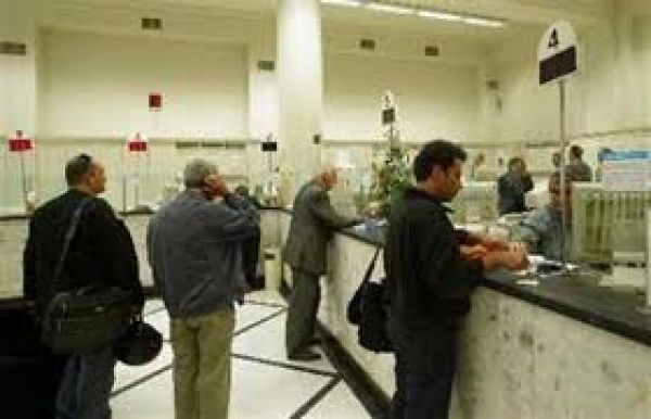 Κενά στο τείχος προστασίας της ευρωζώνης, ανησυχία για καταθέσεις