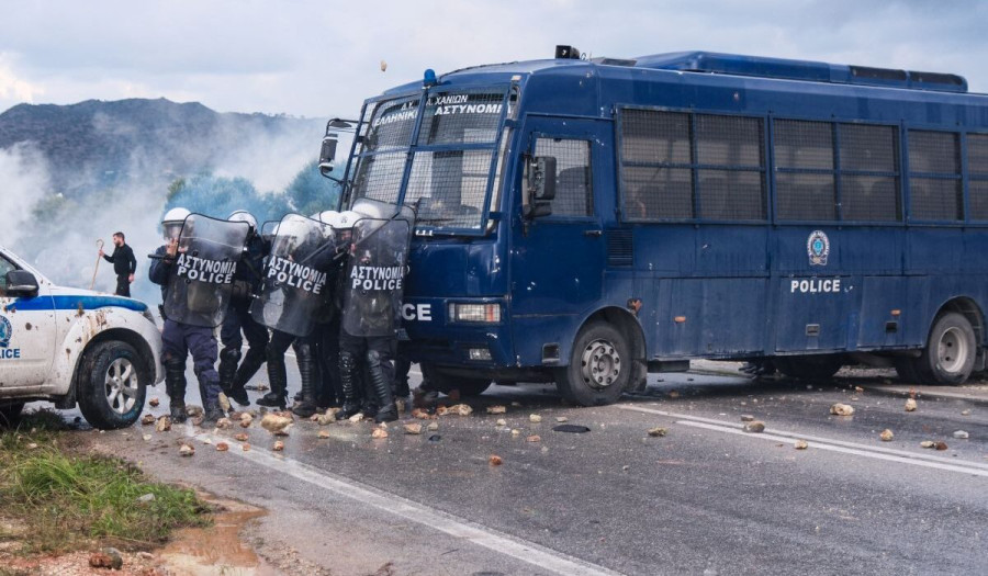 ΕΛΑΣ: Ψευδή τα δημοσιεύματα για πλαστικές σφαίρες στα επεισόδια με τους αγρότες στην Κρήτη