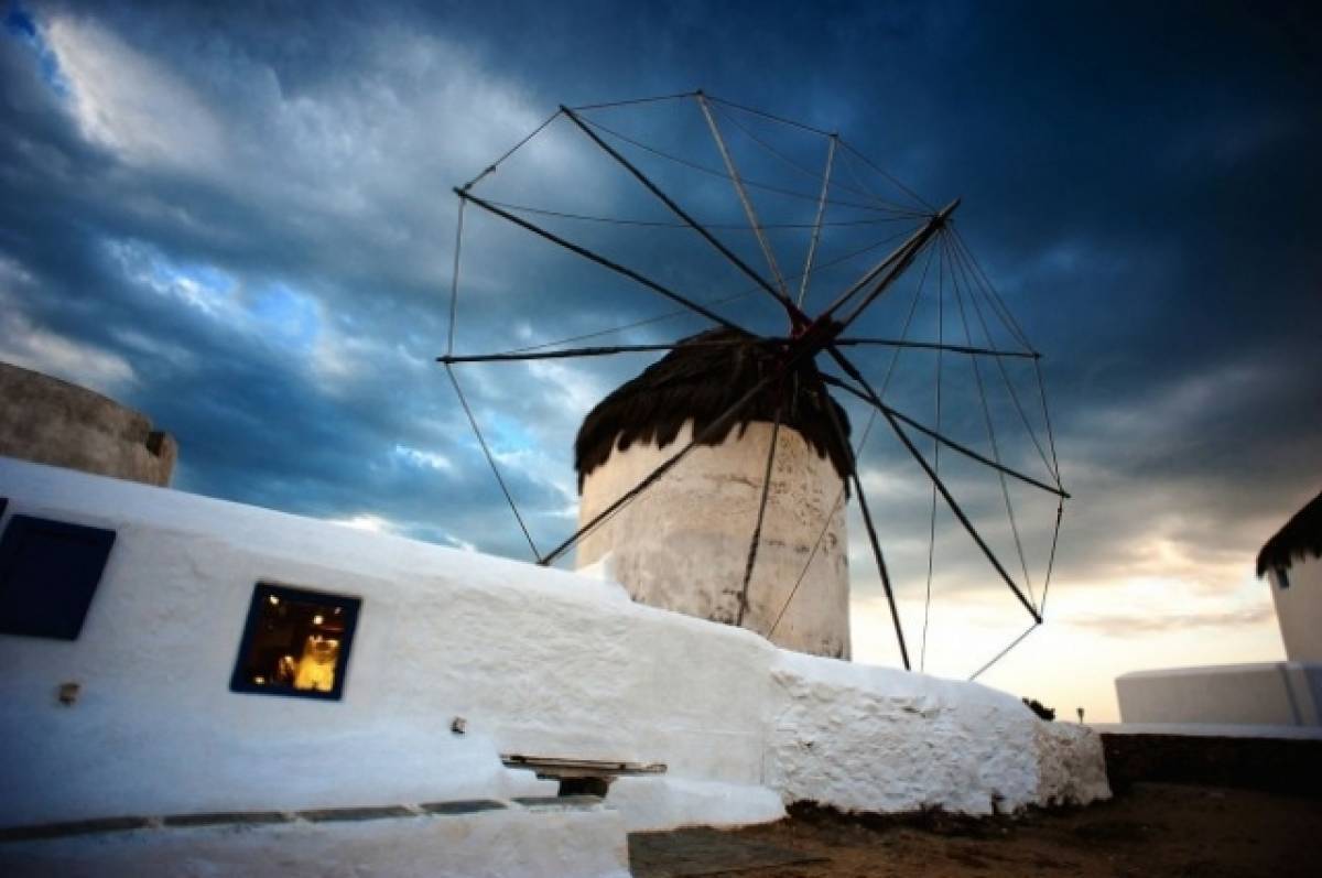 Oι Αιγαιοπελαγίτικοι ανεμόμυλοι είναι τα στολίδια των νησιών