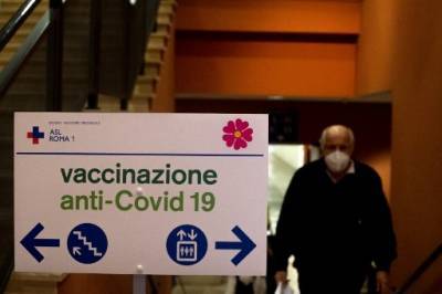 Ιταλία: Προωθεί υποχρεωτικό εμβολιασμό για γιατρούς και νοσηλευτές