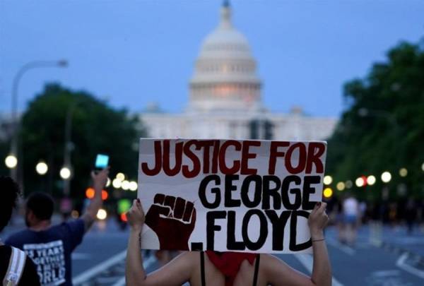 ΗΠΑ: Διαμαρτυρία διαδηλωτών έξω από τον Λευκό Οίκο-Στρατός στην Ουάσινγκτον