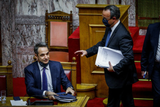 Γιατί τα… τριχίλιαρα (και τα δισ.) δεν είναι πετσετάκια