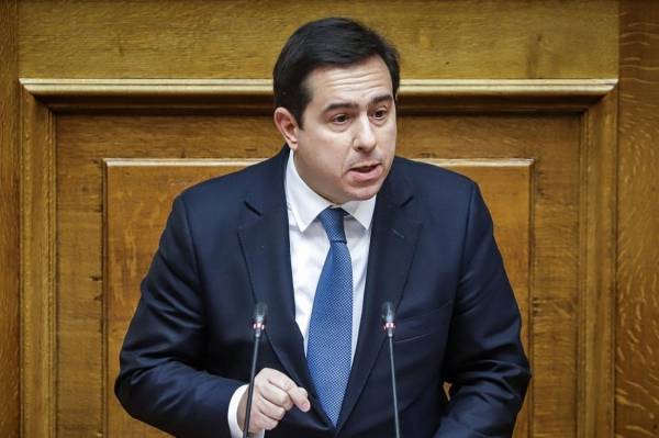 Μηταράκης: Μέχρι τέλη Μαρτίου θα έχουν αποχωρήσει 10.000 πρόσφυγες
