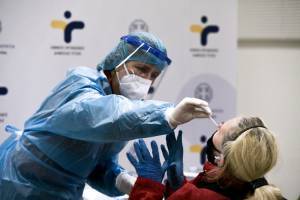 Κορονοϊός: 932 νέα κρούσματα, 50 νεκροί και 438 διασωληνωμένοι