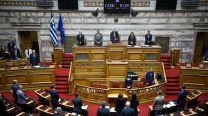 Βουλή: Ενός λεπτού σιγή στη μνήμη του Βασίλη Βασιλικού