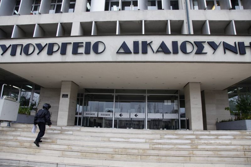 Τα συναινετικά διαζύγια θα εκδίδονται πλέον από συμβολαιογράφους