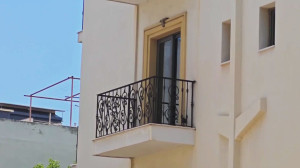 Χαλάνδρι: Κλινικά νεκρός ο 17χρονος Βρετανός που έπεσε από μπαλκόνι ξενοδοχείου