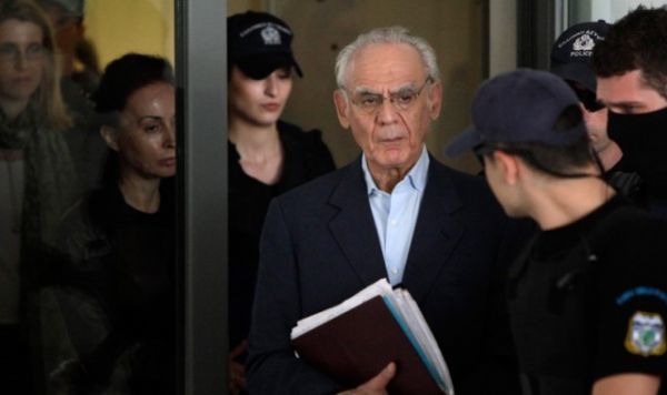 Ο Τσοχατζόπουλος υπερασπίζεται τη Σταμάτη και επιτίθεται στον Πολάκη