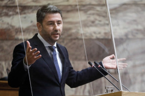 Ανδρουλάκης: Ο κ.Μητσοτάκης αρνείται να συμβάλλει να φύγουν οι σκιές