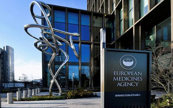 ΕΜΑ: Εξετάζει το πειραματικό χάπι της Merck κατά του κορονοϊού