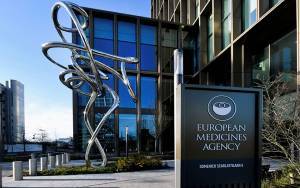 ΕΜΑ: Εξετάζει το πειραματικό χάπι της Merck κατά του κορονοϊού