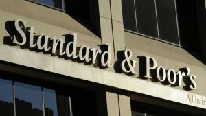 «Ποδαρικό» της S&amp;P στις αξιολογήσεις της Ελλάδας
