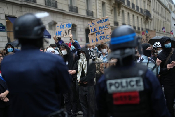 Ακρίβεια, στεγαστικό, εκπαίδευση – Τι βγάζει τη Gen Z στους δρόμους