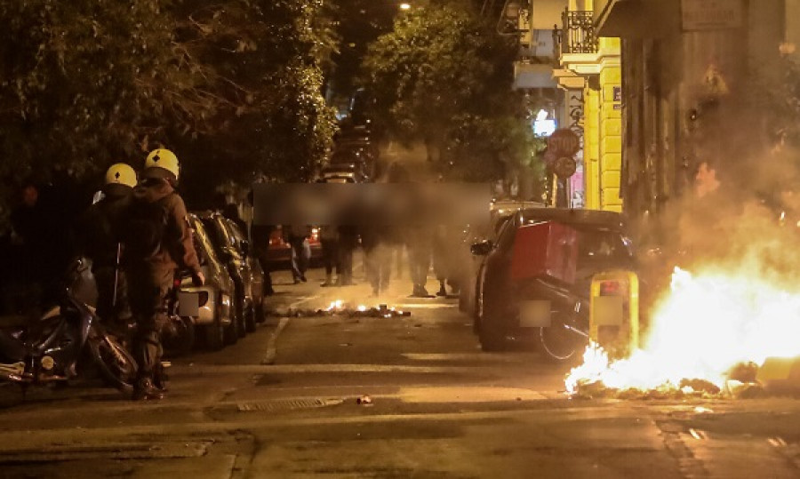 Νύχτα έντασης στα Εξάρχεια- Καταγγελία για σοβαρό ξυλοδαρμό 16χρονης