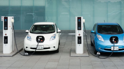 Bloomberg: Η παραγωγή ηλεκτρικών αυτοκινήτων θα παρουσιάσει επιβράδυνση το 2023