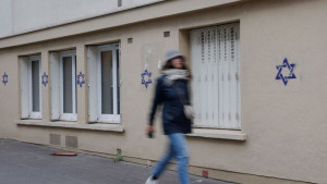 Διχάζει τη Γαλλία η πορεία κατά του αντισημιτισμού