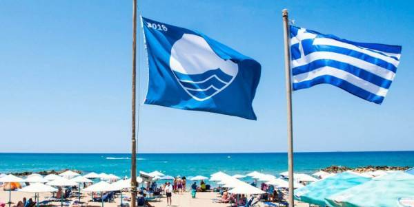 Γαλάζιες σημαίες: Δεύτερη η Ελλάδα– Η λίστα με τις παραλίες