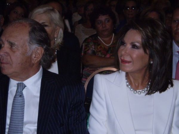 Οικογένεια Αγγελοπούλου: Δεχόμαστε «ανοίκεια» επίθεση