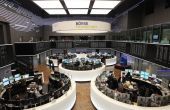 Σε ιστορικό υψηλό ο DAX μετά τη νίκη Μέρκελ