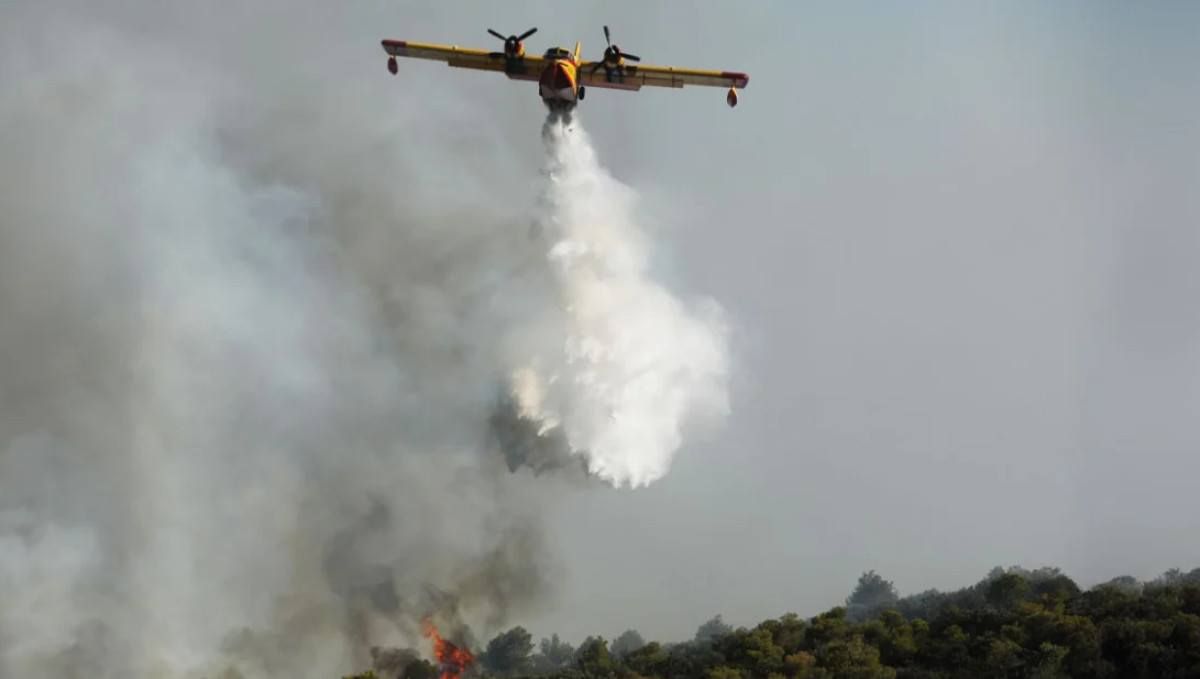 Υπό μερικό έλεγχο τέθηκε η φωτιά στη Βασκίνα Αρκαδίας - Σηκώθηκαν εναέρια μέσα