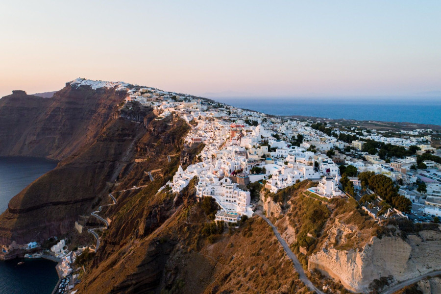 Μαγματικό σώμα, το αίτιο πίσω από τη σεισμική «έκρηξη» στη Σαντορίνη το 2025