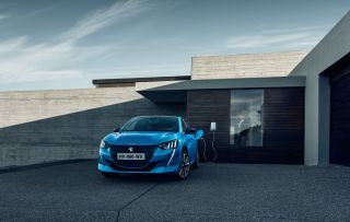 Peugeot: Πρώτη σε πωλήσεις ηλεκτρικών αυτοκινήτων στην Ελλάδα