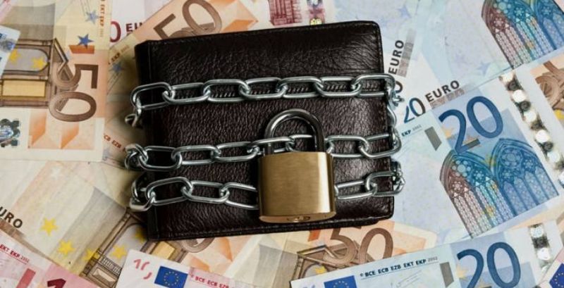 Αυτόματες κατασχέσεις για χρέη σε εφορία και ταμεία προς αποφυγή νέων μέτρων