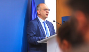 Οικονόμου: Πιθανά νέα μέτρα στην αγορά καυσίμων