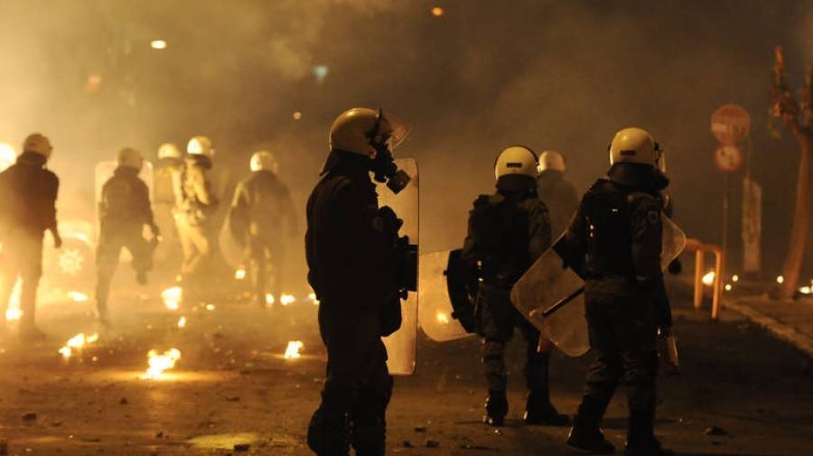 Επίθεση με μολότοφ κατά διμοιρίας αστυνομικών στη Θεσσαλονίκη