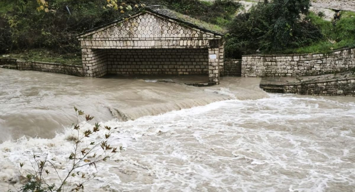Σοβαρές καταστροφές στη Δυτική Ελλάδα μετά την κακοκαιρία: Πλημμύρες,  κατολισθήσεις και αποκομμένα χωριά