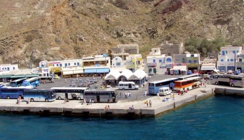 Φάρσα το τηλεφώνημα για βόμβα στη Σαντορίνη-Ταλαιπωρία για επιβάτες