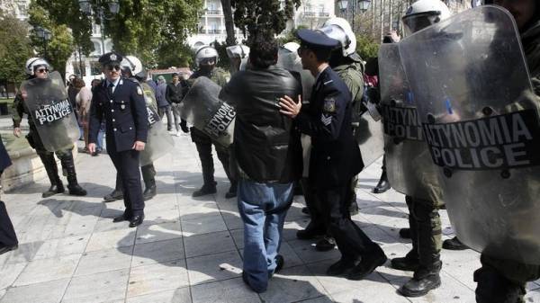 Μαθητική παρέλαση με προσαγωγές για τη Συμφωνία των Πρεσπών