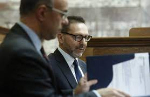 Η ακρίβεια, η ανάπτυξη και η πρωτοφανής μείωση του δημόσιου χρέους