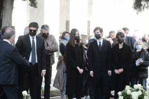 Σε κλίμα συγκίνησης το μνημόσυνο της Φώφης Γεννηματά (videos)