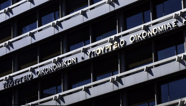 Σχεδιάζονται παροχές €1,5 δισ. με το «βλέμμα» στη μεσαία τάξη