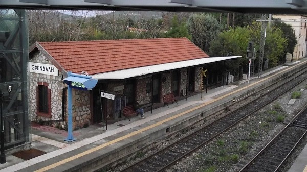 Ακινητοποιημένη αμαξοστοιχία με 150 επιβάτες κοντά στη Μαλακάσα