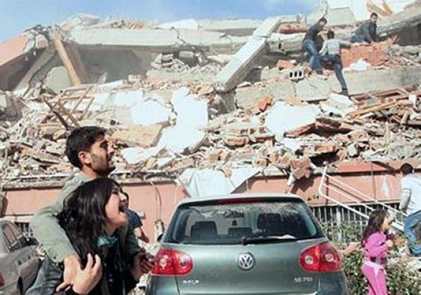 Στους 239 οι νεκροί από το φονικό σεισμό στην Τουρκία!
