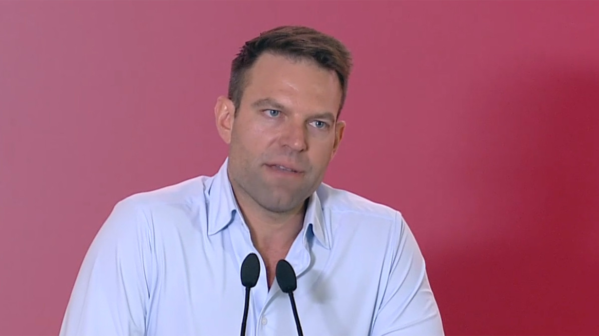 Κασσελάκης: Η κυβέρνηση αδυνατεί να αντιμετωπίσει την οπαδική βία