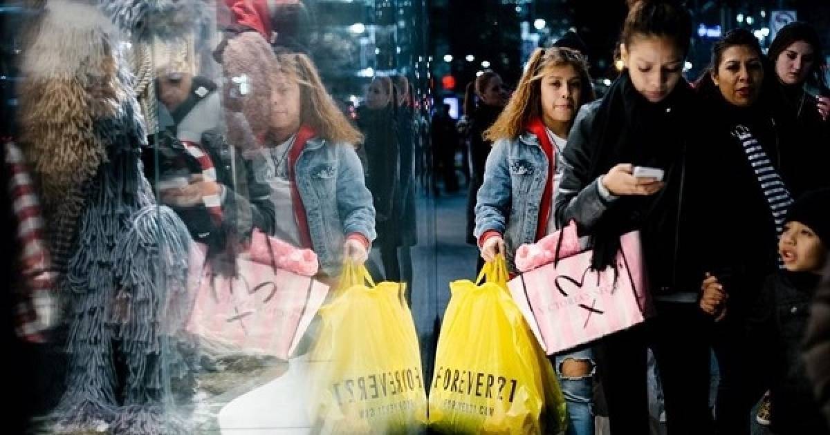 ΗΠΑ: Τροχιά ανόδου στις πωλήσεις λιανικής πριν τη νέα έξαρση