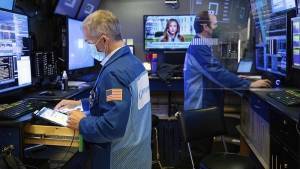 Διστακτικό ξεκίνημα στη Wall Street-Προς νέο ρεκόρ ο Nasdaq