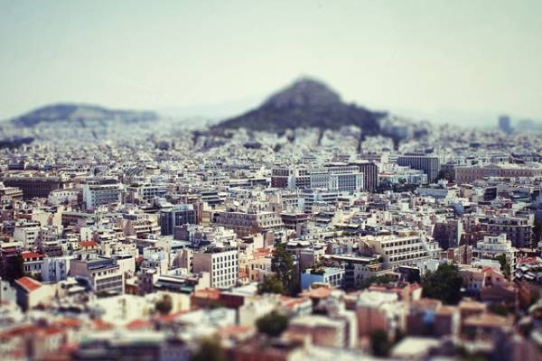 Ένα Ποίημα για τους εντός τειχών του Σαββατοκύριακου