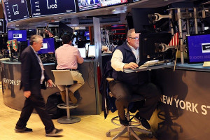Επιστροφή στις απώλειες για τη Wall Street