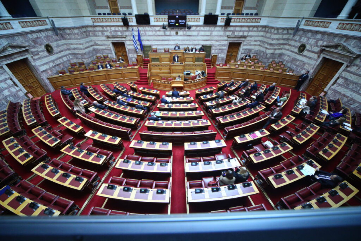 Βουλή: Υπερψηφίστηκε ο νέος Κώδικας Οδικής Κυκλοφορίας - Οι αλλαγές που φέρνει