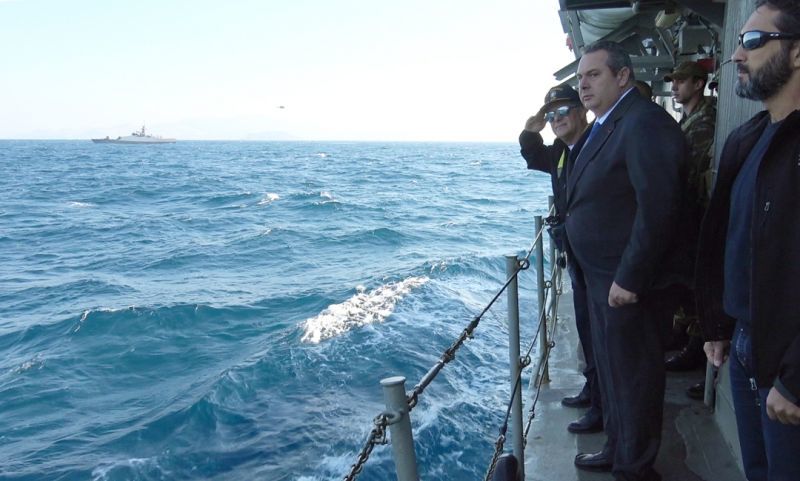 Καμμένος: Στεφάνι στα Ίμια υπό το βλέμμα της τουρκικής ακτοφυλακής