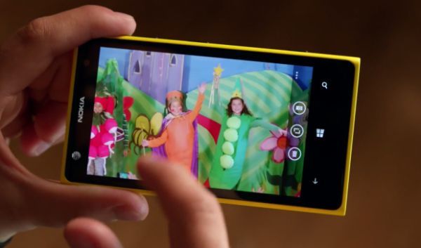 Το Nokia Lumia 1020 επιστρέφει με μια νέα χιουμοριστική διαφήμιση κατά των προϊόντων της Apple