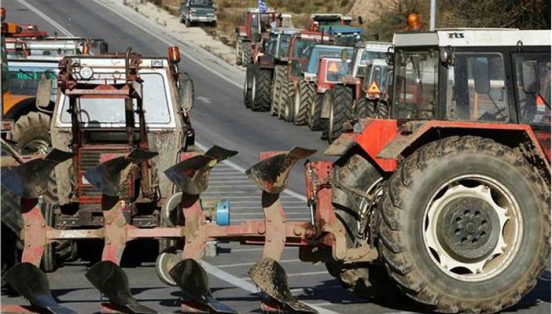 Κλιμακώνουν τις κινητοποιήσεις τους οι αγρότες
