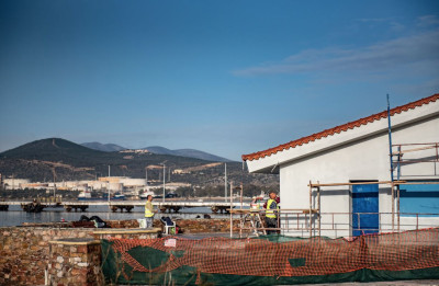 Ελευσίνα: Ανακατασκευάζεται το δημοτικό αναψυκτήριο στο παραλιακό μέτωπο