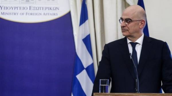 Την Τρίτη η τηλεφωνική επικοινωνία Δένδια - Ζαρίφ