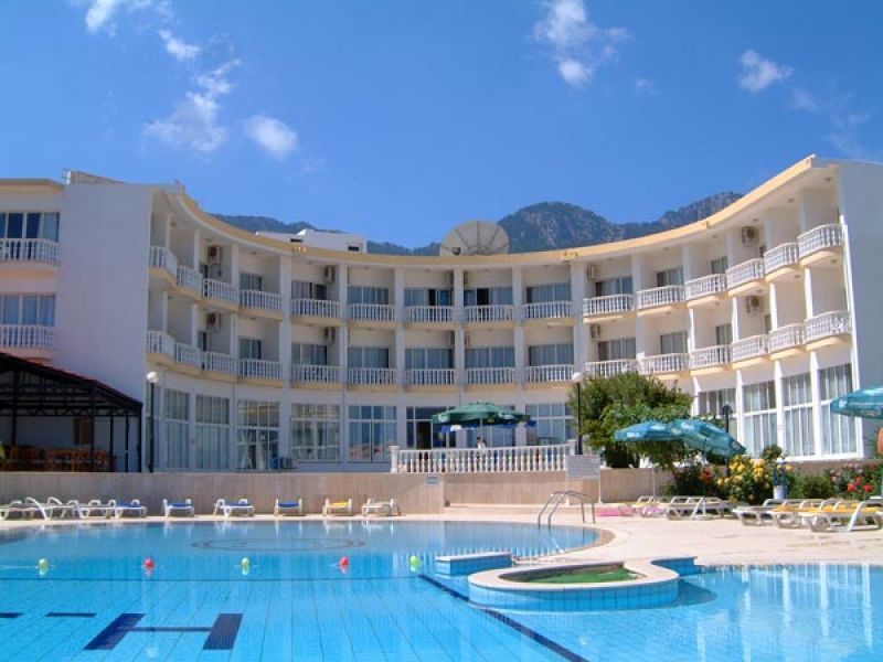 Η κρίση «βγάζει» χίλια ξενοδοχεία στο σφυρί