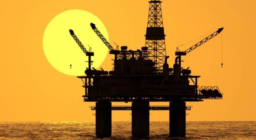 Πιέσεις υφίσταται το πετρέλαιο λόγω αναφορών για μείωση παραγωγής του